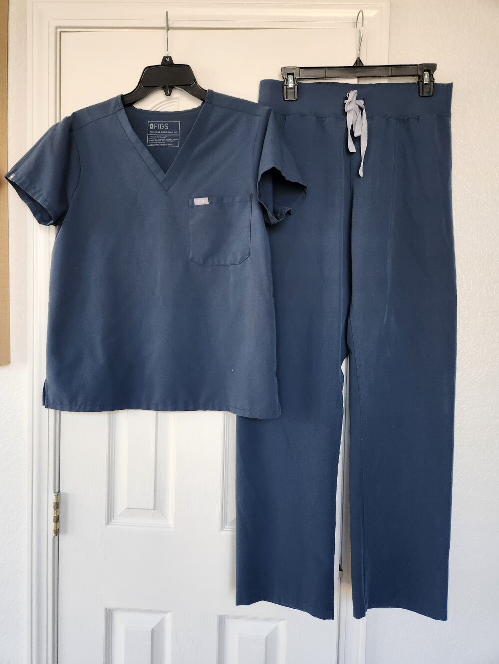 FIGS Dark Harbor Catarina Scrub Top And Livingston Pants Size M